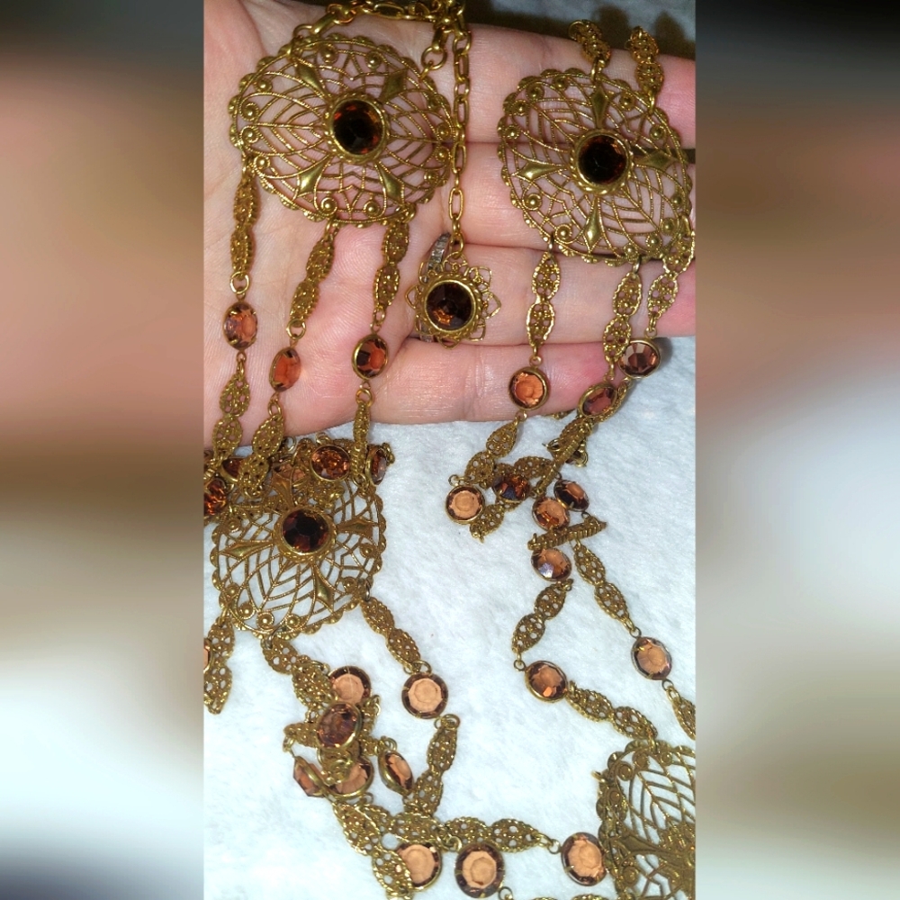 Estate Sale Piece Goldtone and Brown Amber Women's Necklace And Earring Set